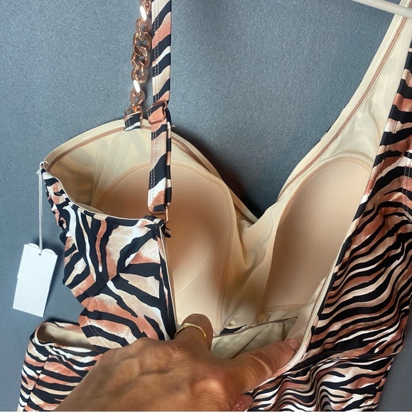 NEW LYSA Sexy PLUS Size 3X Tiger Print Cutout Swimsuit with Chain Accent - Picture 10 of 12